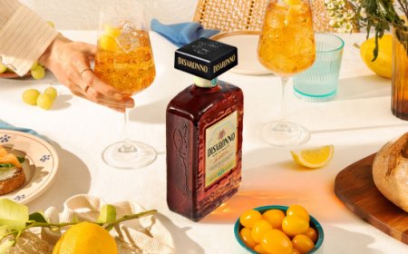 Disaronno rinnova la bottiglia e lancia ''the Dolce Side of Life''