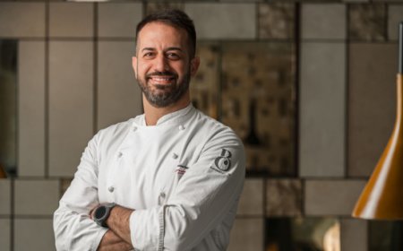 Andrea Pasqualucci a Ischia Safari con il panino al vapore alla porchetta