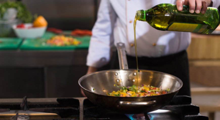 Olio EVO, scorte in aumento e prezzi in calo: la regola delle sei ore preoccupa la filiera