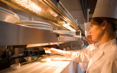 Bollette Horeca, estate 2026 presenta il conto: quasi mezzo miliardo di costi in più
