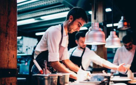 Turismo e ristorazione trainano la domanda di lavoro a ottobre 2026