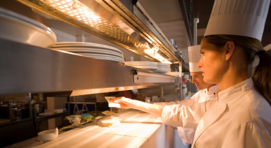 Bollette Horeca, estate 2026 presenta il conto: quasi mezzo miliardo di costi in più