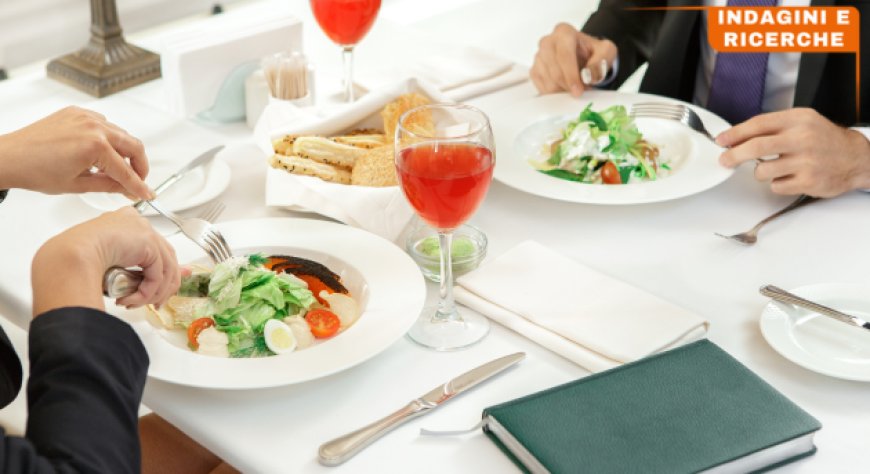 Pausa pranzo fuori ufficio: spesa media di 15,10 euro, fino a 21,10 euro per un menù completo