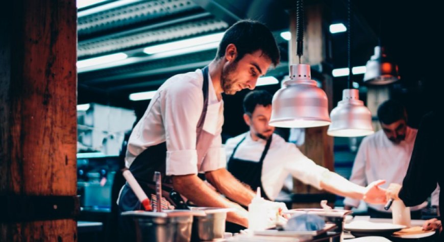 Turismo e ristorazione trainano la domanda di lavoro a ottobre 2026