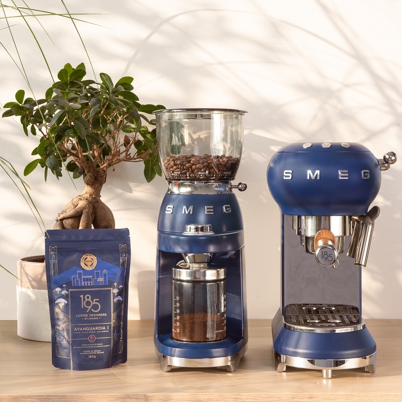 La nuova macchina espresso e macina caffè SMEG realizzati in esclusiva per  1895 Coffee Designer By Lavazza - Notizie dal mondo Horeca e del  Foodservice